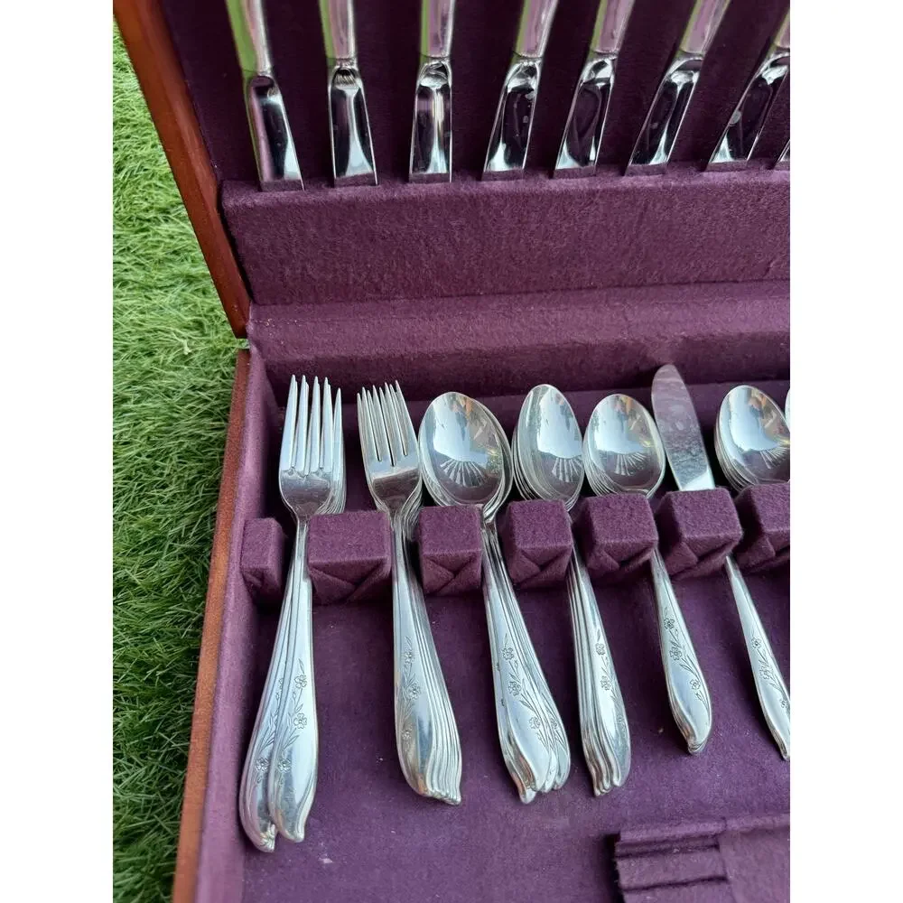 1847 Rogers Bros Springtime Silverplate Flatware Set 52 Pc with Box